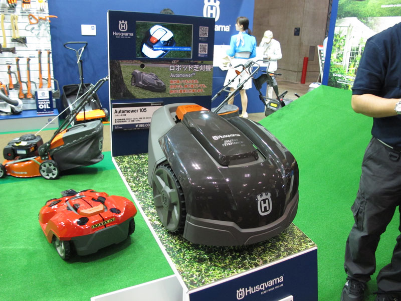 自動で芝を刈ってくれる「ロボット芝刈機」に低価格モデルが登場