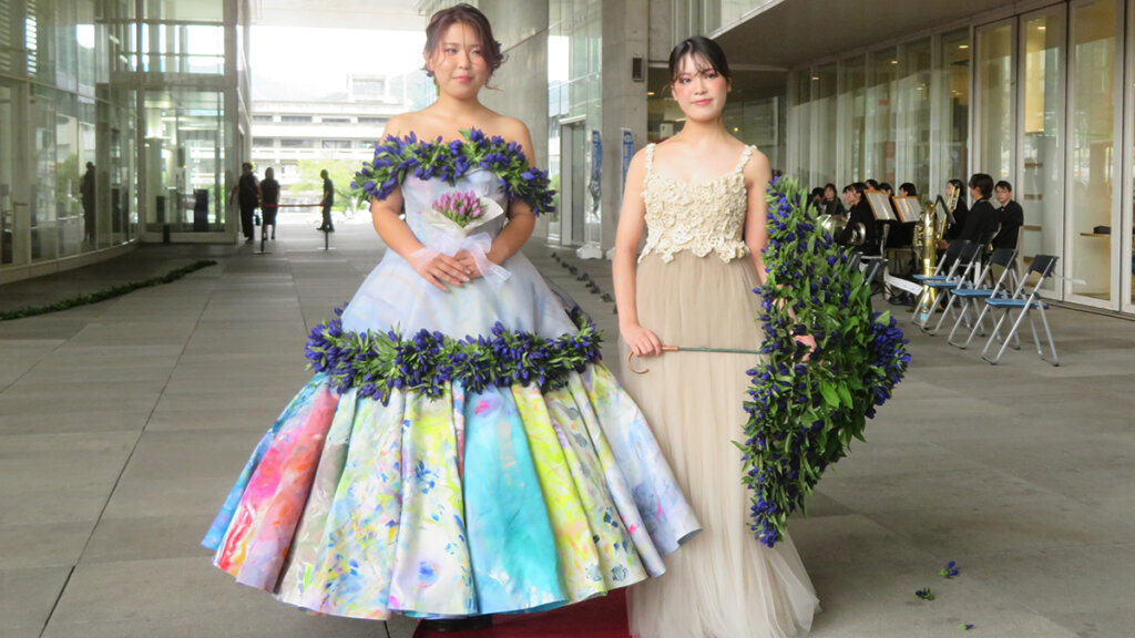 【花き産地の最前線】岡山県新見市　鮮やかな生花のりんどうドレスが完成